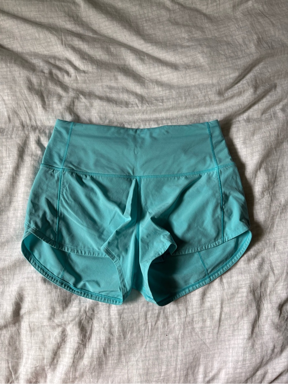 Lululemon high rise speed up shorts size 4 2.5inch inseam